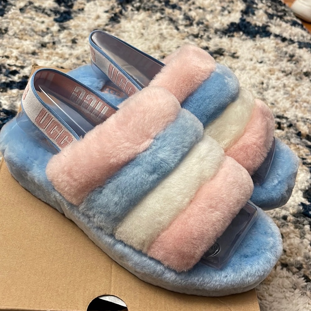 NWT UGG platform fluffy women sandal size 7